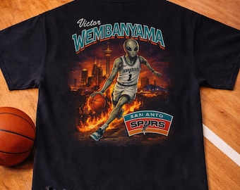 Camiseta gráfica de jugador de baloncesto de Wembanyama / Horizonte urbano retro de los San Antonio Spurs