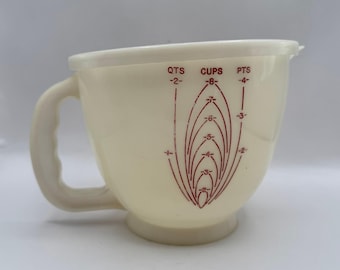 Tupperware Mix-N-Stor Measuring Pitcher 8 Cup 2 Quart Cream Red Graphics USA