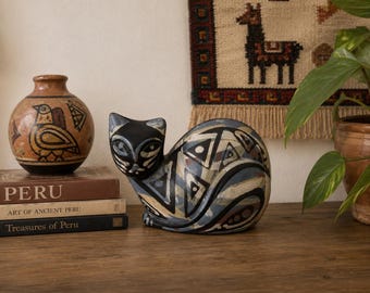 Signed Rogger Crisanto Chulucanas Peru Pottery Cat Figurine Folk Art
