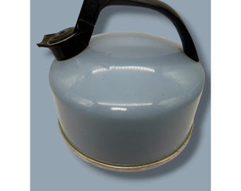Vintage Regal Ware Light Blue Enamel Tea Kettle 2.5 Qt Stovetop Made in USA