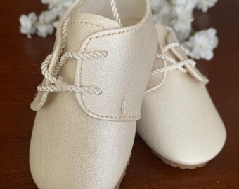 baby dressing shoes