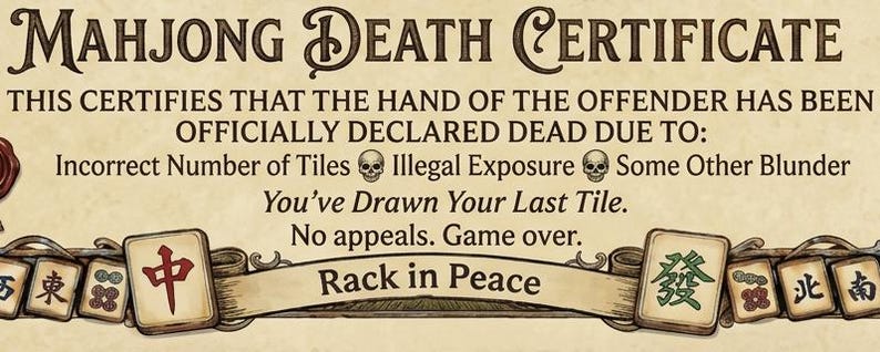 Peut inclure: Certificat de d&eacute;c&egrave;s Mahjong avec des tuiles d&eacute;coratives et du texte. Le certificat indique "CERTIFIE QUE LA MAIN DU CONTREVENANT A &Eacute;T&Eacute; OFFICIELLEMENT D&Eacute;CLAR&Eacute;E MORTE EN RAISON DE: Nombre incorrect de tuiles, Exposition ill&eacute;gale, Autre erreur." Il dit aussi "Rack in Peace."