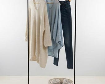 金属製の洋服ラック ブティック用モダンな衣服ラック ミニマリストドレスディスプレイスタンド 吊り下げ洋服ラック オープンワードローブ 美的ラック