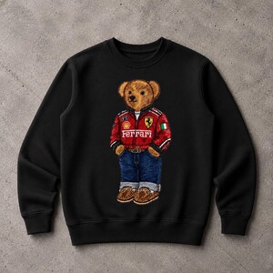 Sudadera italiana de carreras con osito de peluche, estampado vintage de osito de peluche de deportes de motor, estilo streetwear clásico de club de coches.