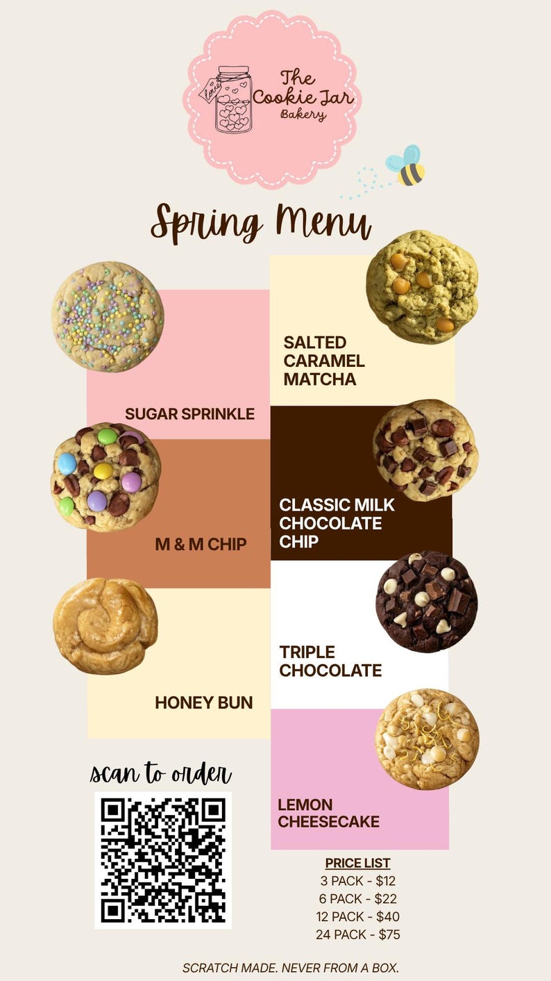 K&ouml;nnte beinhalten: Speisekarte der B&auml;ckerei mit verschiedenen Keksen: Sugar Sprinkle, Salted Caramel Matcha, M&M Chip, Classic Milk Chocolate Chip, Honey Bun, Triple Chocolate und Lemon Cheesecake. Mit QR-Code zum Bestellen.