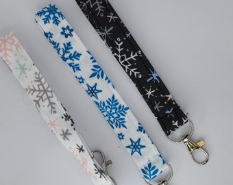Winter Snowflakes Lanyard and Wristlet - Key Fob Holder for Men and Women -Cute Keychains - Floral Lanyards - Wristlet Lanyard - Snowflakes