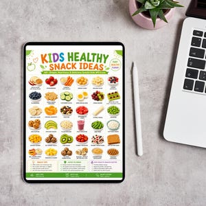 Pu&ograve; includere: Un tablet digitale che mostra un grafico colorato intitolato KIDS HEALTHY SNACK IDEAS, con una griglia di vari alimenti come frutta, verdura e cereali, con etichette per ogni spuntino e una sezione dedicata a consigli e fatti nutrizionali.