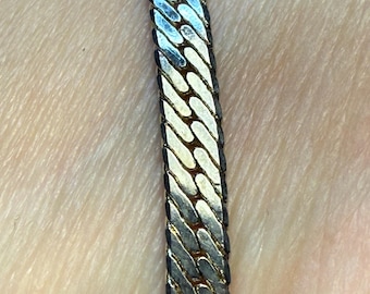 Vintage Herringbone Chain Bracelet - Pale Gold Tone