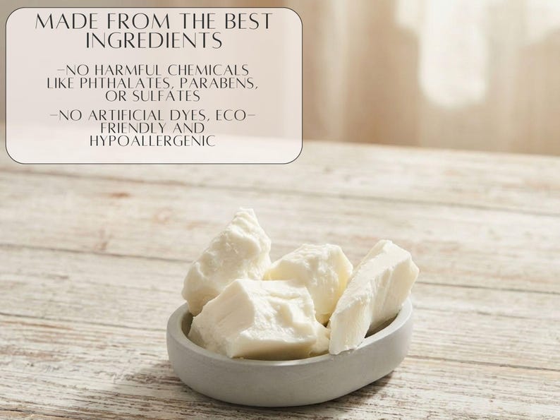 Puede incluir: Una taza de cer&aacute;mica blanca con un asa negra y el texto "But First, Coffee" en negrita negra. La taza se encuentra sobre un fondo neutro, resaltando su dise&ntilde;o simple.