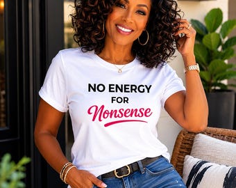 くだらないことにエネルギーを割く余裕はないTシャツ｜中年女性向けユーモアTシャツ