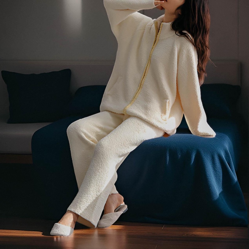 Fleecepyjamaset: Mjuka och varma loungekläder med dragkedja, bekväma sovkläder för kvinnor bild 1