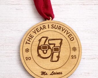 Das Jahr, in dem ich 6 7 überlebte Ornament