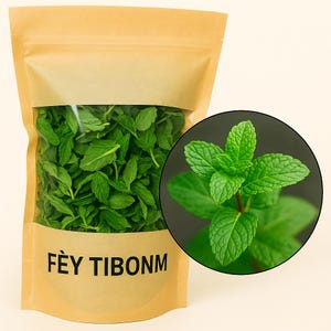 Può includere: Un sacchetto di carta marrone pieno di foglie di menta verde fresca. Un inserto circolare mostra un primo piano di foglie di menta. La borsa ha il testo "FÈY TIBONM" stampato.