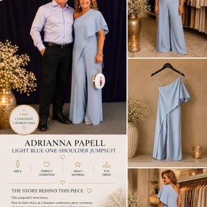 Op de afbeelding: Lichtblauwe one-shoulder jumpsuit van Adrianna Papell. De elegante jumpsuit heeft een asymmetrisch ontwerp en een wijde pijp. De afbeelding bevat ook een stel en de tekst "Chic, Confident, Unforgettable."