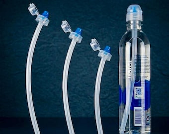Pajita para botella Smartwater con tapa abatible, accesorio de hidratación reutilizable y a prueba de derrames.