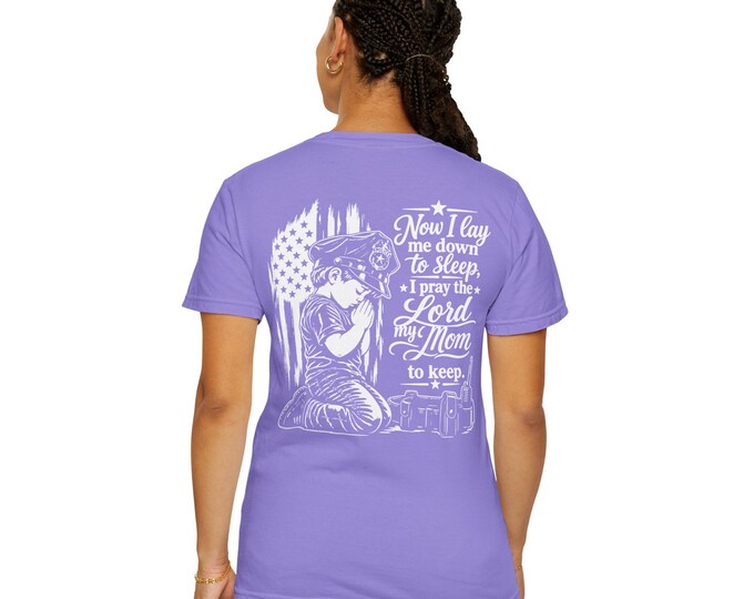 Police Mom| Praying Child with Flag T-shirt | I Pray the Lord My Mom to Keep
