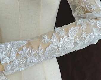 Eleganckie, koronkowe rękawy z koralikami w kolorze kości słoniowej, zdobione kwiatowym wzorem, długie, bezpalcowe rękawiczki z prześwitującego tiulu, dodatek ślubny, odpinane rękawy ślubne