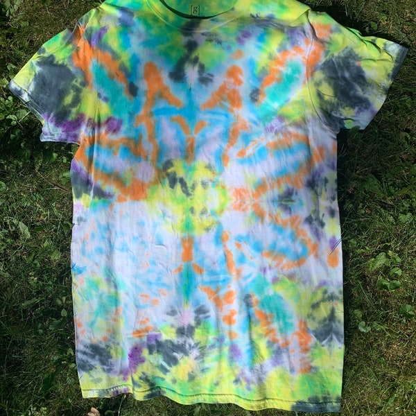 Tie Dyed t-shirt, misses, junior, men’s size large