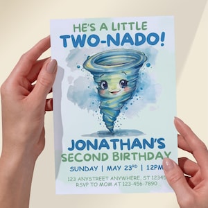 Peut inclure: Ensemble de trois tasses en céramique avec une finition mate et mouchetée. Les tasses sont de couleur crème, marron clair et marron foncé. Chaque tasse a un design simple et minimaliste.