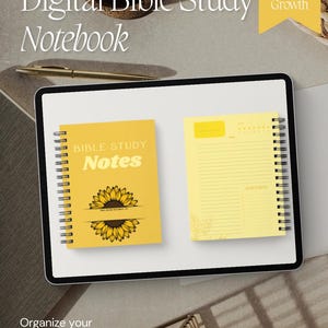 Può includere: Un taccuino digitale per lo studio della Bibbia con una copertina gialla con un motivo a girasole e le parole "Bible Study Notes". Il taccuino è aperto su una pagina a righe. L'immagine include anche il testo "Digital Bible Study Notebook" e "Organizza le tue note senza sforzo."