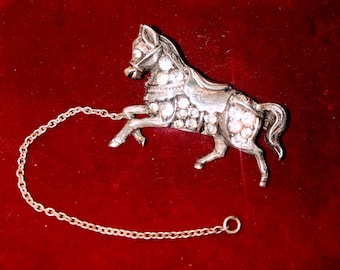 Seltene antike französische Art-Deco-Sterlingsilberpaste Steckenpferd / Pony-Brosche mit Sicherheitskette