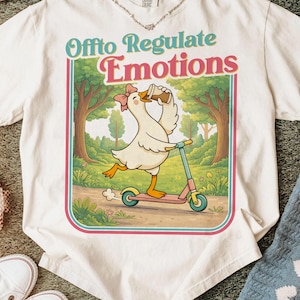 Grappige gans geestelijke gezondheid png, weg om emoties te reguleren shirtontwerp, schattige eend koffie meme afbeelding, zelfzorg humor tee afdrukbestand