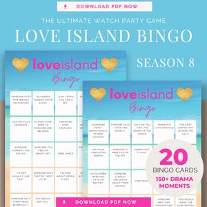 Könnte beinhalten: Zwei Love Island Bingo-Karten mit blau-weißem Hintergrund, goldenen Herzakzenten und dem Text "Love Island Bingo". Die Karten enthalten Sätze wie "Jemand handelt absichtlich mysteriös" und "Sofortiges Liebesdreieck". Der Text "Staffel 8" ist ebenfalls sichtbar.