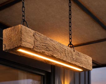 Lampada a Sospensione in Trave di Quercia Antica – Lampadario LED Industriale con Catene in Ferro