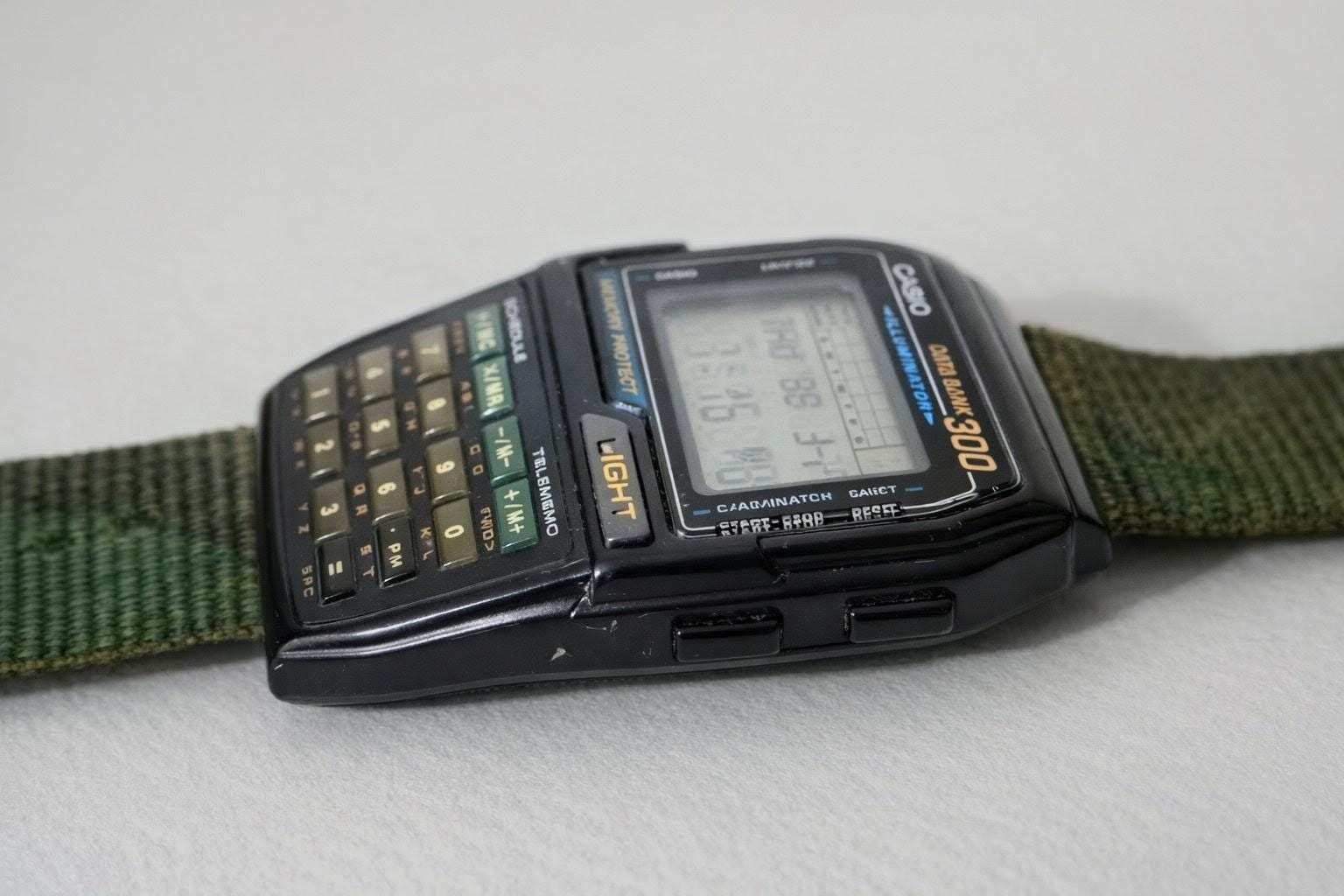 Rare Vintage Casio Data Bank DBC-300 Illuminator Watch, Calculator