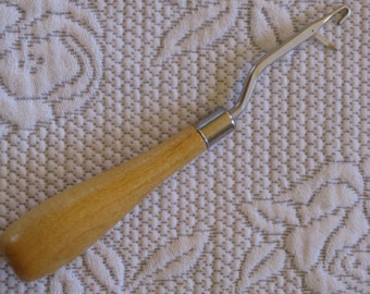 Vintage Offset Latch Hook Rug Tool Wood Handle