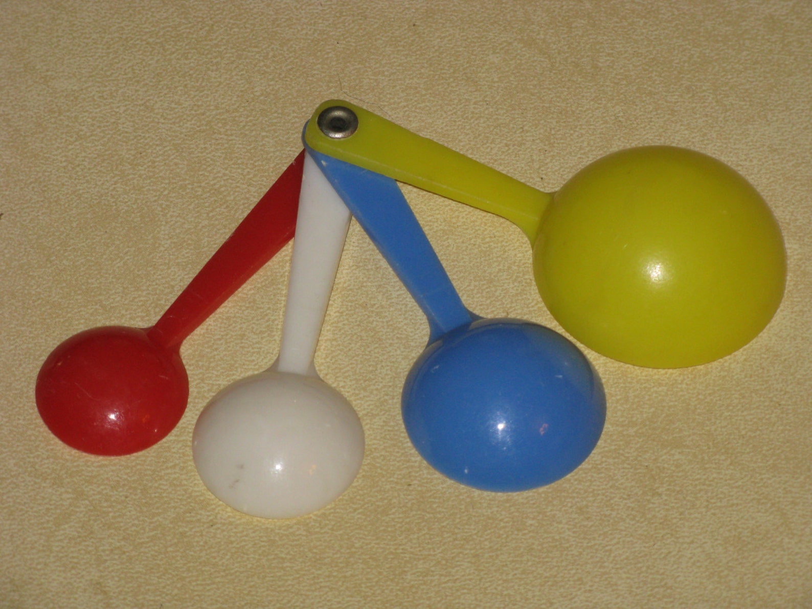 Vintage Measuring Spoons SET Yellow Red Blue White Plastic Etsy