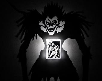 Lampe Death Note Ryuk Shadow | Ombre lumineuse à LED animée | Lampe de projection murale Ryuk | Décoration de chambre manga | Cadeau Death Note