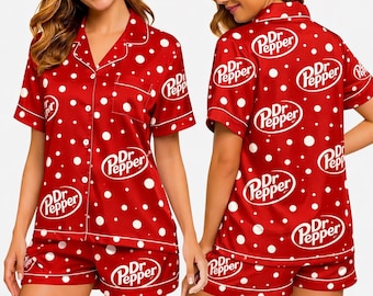 Pijamas de mujer Dr Pepper, adorables pijamas de satén con el logo de Dr Pepper, divertidos pijamas con estampado de latas de refresco, un regalo para amantes de la comida, camisón abotonado.