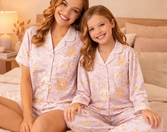 Conjunto de pijama sedoso Jellycat para mujer y niña, pijama familiar a juego de manga corta, pijama de satén con adorables personajes de Jellycat, pijama suave de lujo.