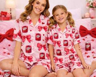 Conjunto de pijama Dr Pepper a juego para toda la familia, pijamas de satén para madre e hija, pijamas con lindo lazo rosa, regalo de San Valentín, lindo conjunto de ropa de estar por casa para parejas