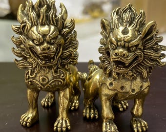 陶器製の狛犬置物（ペア）。ターコイズブルーグリーンの釉薬。ミッド