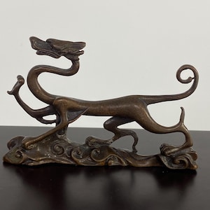 Reposapinceles de latón antiguo con forma de dragón, portalápices de caligrafía china con base de nube, adorno de escritorio.