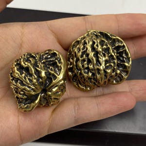 2 pieces Solid Brass Walnut Hand Massage Ball Pair Traditional Chinese Fitness Balls Palm Exerciser Desk Decor Gift
