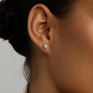 Minimale Edelstein Ohrstecker aus 14K Gold • Weißer Saphir Rubin Aquamarin Blauer Saphir Ohrstecker • Geburtsstein Ohrringe, Schmuck für jeden Tag