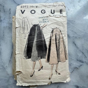 1953 Vogue 8092 – Women’s Flared Skirt Pattern – Waist 26 in / Hip 36 in – CUT AND COMPLETE