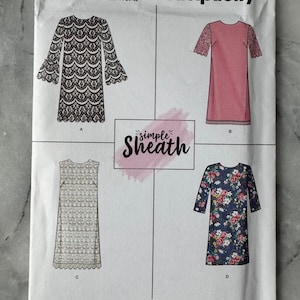 Könnte beinhalten: Simplicity Schnittmuster mit vier Etuikleid-Designs. Das Muster enthält ein schwarzes Spitzenkleid, ein rosa Kleid mit Spitzenärmeln, ein weißes gemustertes Kleid und ein Kleid mit Blumendruck. Die Mustergröße ist US 6-14.
