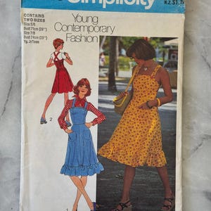 May include: Vintage Simplicity sewing pattern for young contemporary fashion. The pattern includes two sizes, with bust measurements of 71cm and 74cm. The cover is blue and white with the number 6926.