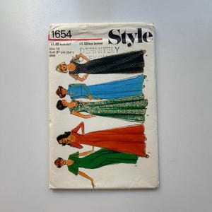 May include: A rustic wooden sign with the text "Welcome to our porch" in white lettering. The sign features a distressed finish and a simple, inviting design, perfect for outdoor decor.