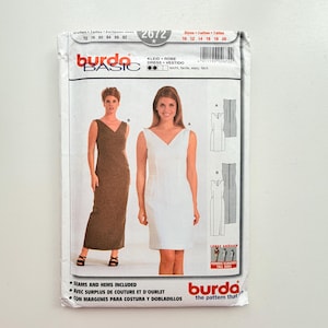 Może przedstawiać: Koperta z wykrojem krawieckim Burda Basic na sukienkę, model 2672. Przód przedstawia dwa warianty sukienki bez rękawów z dekoltem w serek, jeden w kolorze brązowym i jeden w białym. Zawiera rozmiary europejskie 72-92 oraz amerykańskie 10-20 i rysunki techniczne.