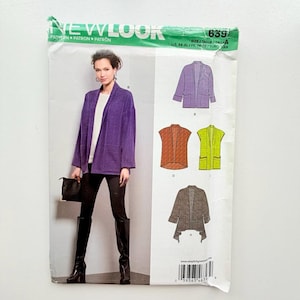 Pode incluir: Um padrão de costura New Look com uma mulher vestindo um casaco roxo. O padrão inclui ilustrações de vários estilos de casaco em tons de roxo, laranja, verde e marrom. O tamanho do padrão é XS-XL.