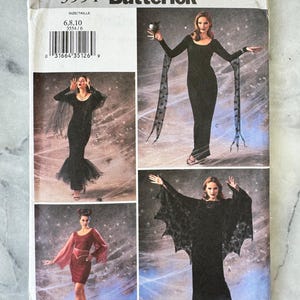 Op de afbeelding: Een vintage Butterick naaipatroon, met een zwarte jurk met lange mouwen en een zeemeerminzoom. Het patroonnummer is 3554, met maatopties 6, 8 en 10. De cover toont meerdere jurk ontwerpen.