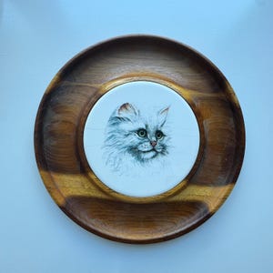 1990s Vintage Wooden Wall Plate with Cat Tile – 27.5 cm (10.8 in)