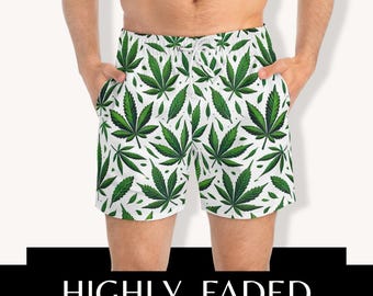 High Tide badbyxor | Badshorts med cannabisblad | Boardshorts med cannabistryck | 420 strandkläder | Badkläder med marijuana | Herrpoolshorts