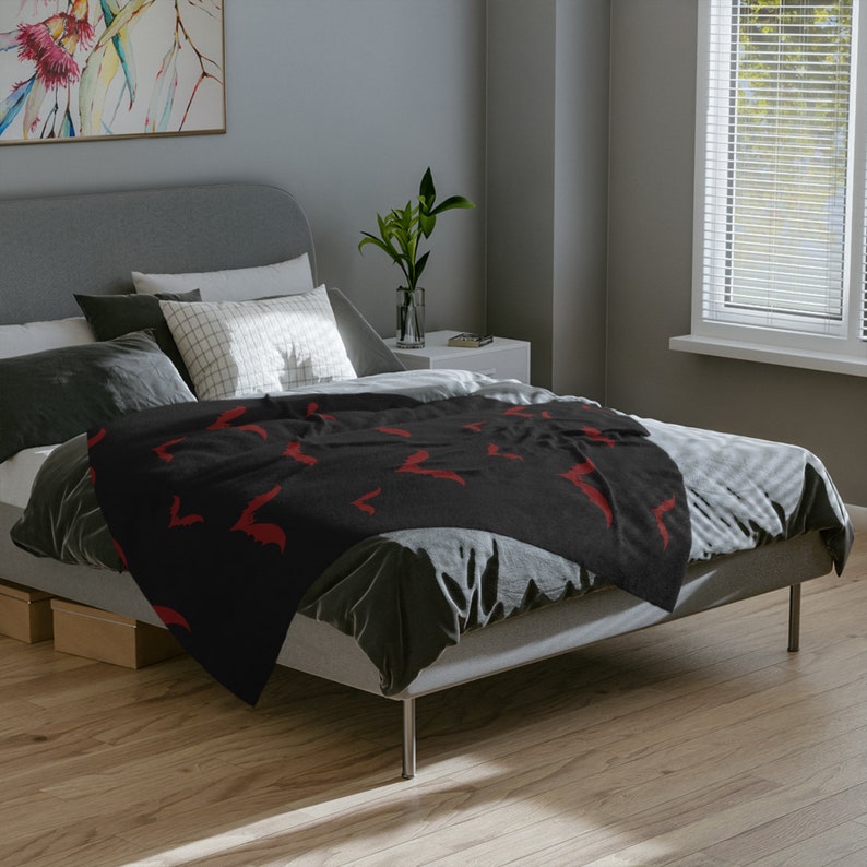 Red & Black Bat Print Gothic Velveteen Minky Blanket Spooky Blanket immagine 3