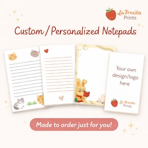 Puede incluir: Cuatro blocs de notas personalizados con diferentes diseños. Uno presenta una ilustración de gato, otro un corazón, un tercero un conejito leyendo un libro y el último dice "Your own design/logo here". El texto "Custom/Personalized Notepads" está en la parte superior.